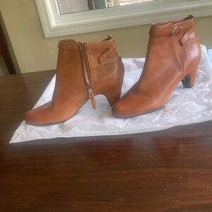 Leather, side zip, low healed boot.  Bottie ankle length.